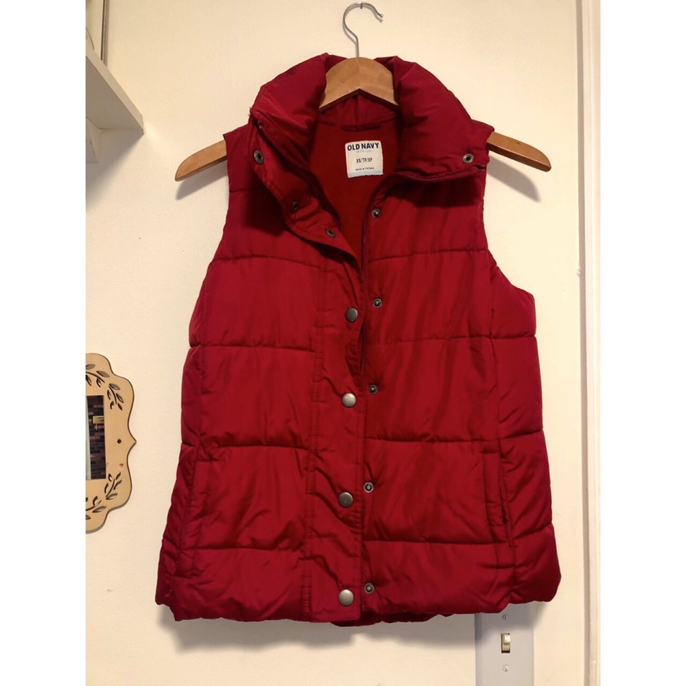 Dark red Old Navy women’s puffer vest